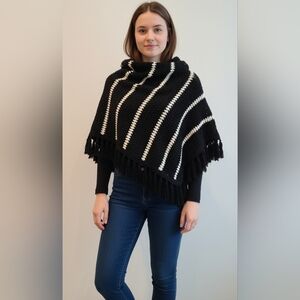 Cape Anthro Crochet Fringed Asymetrical
